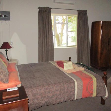 Van Rhyn Guest House Vanrhynsdorp Εξωτερικό φωτογραφία