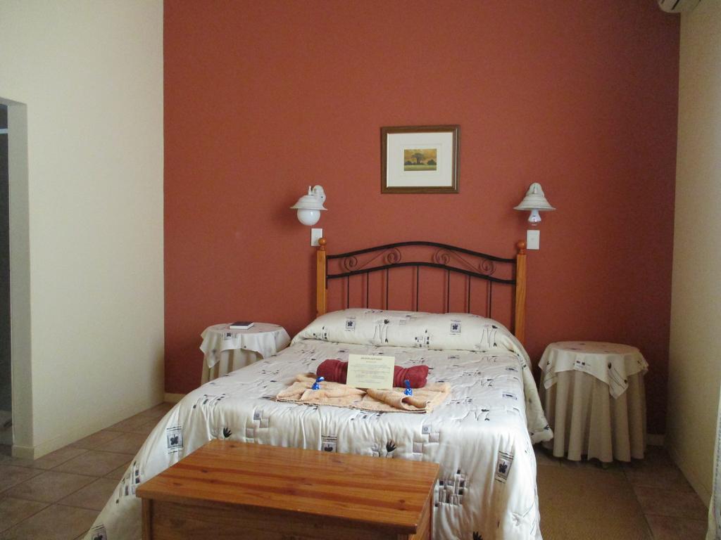 Van Rhyn Guest House Vanrhynsdorp Εξωτερικό φωτογραφία