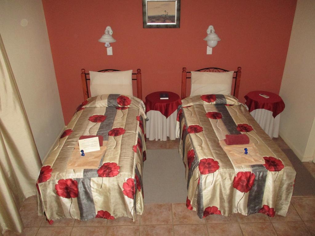 Van Rhyn Guest House Vanrhynsdorp Εξωτερικό φωτογραφία