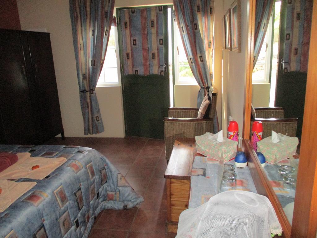 Van Rhyn Guest House Vanrhynsdorp Εξωτερικό φωτογραφία