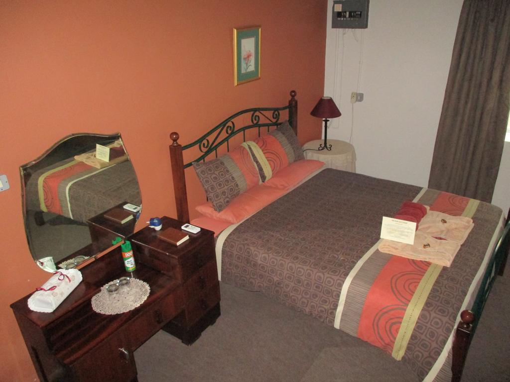 Van Rhyn Guest House Vanrhynsdorp Εξωτερικό φωτογραφία