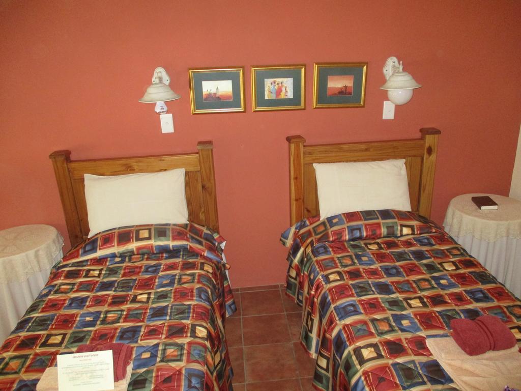 Van Rhyn Guest House Vanrhynsdorp Εξωτερικό φωτογραφία