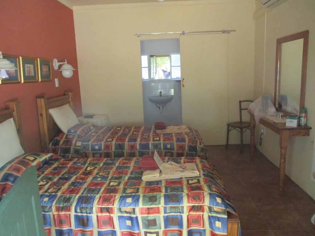 Van Rhyn Guest House Vanrhynsdorp Εξωτερικό φωτογραφία